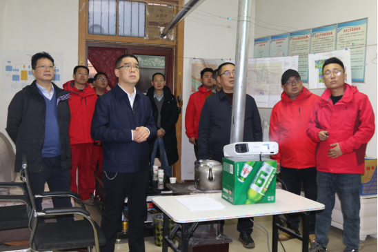 93c05d7b963db944752c189c6fd95e8e.png 屈永安深入陜西地礦綜合隊檢查指導(dǎo)工作看望慰問一線員工(2)(1)29.png