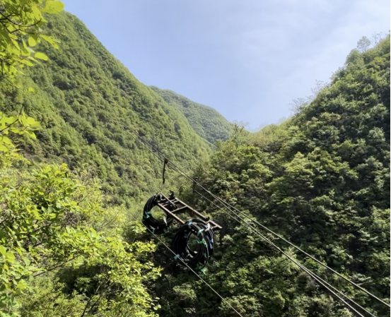 382481482cdedc858884198701972780.png 陜西地礦綜合隊(duì)山陽縣馬家山銅金多金屬礦普查項(xiàng)目首次采用索道運(yùn)輸方案 攻克艱險(xiǎn)施工環(huán)境43.png